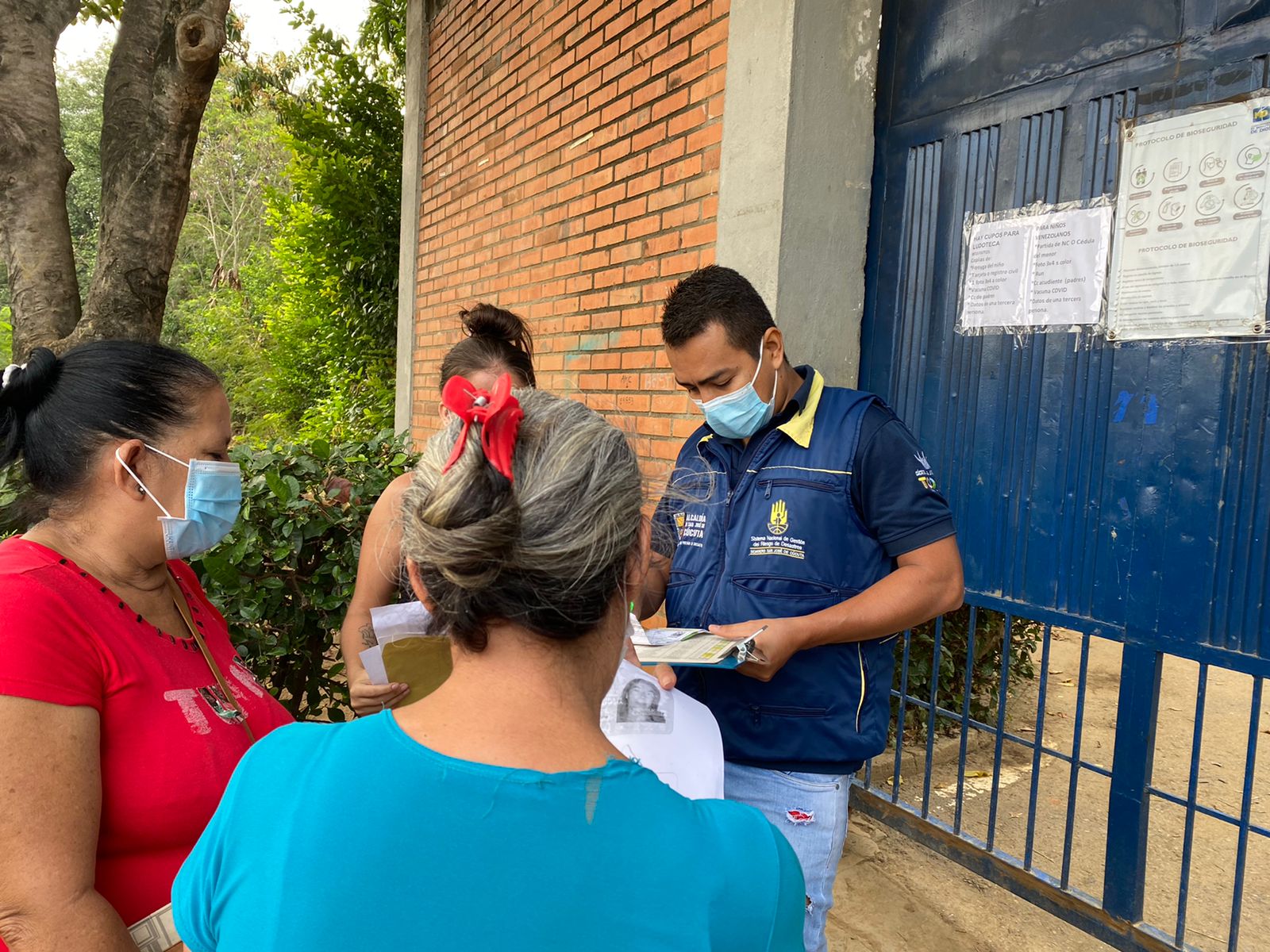 ALCALDÍA CONTINÚA ACOMPAÑANDO A LAS FAMILIAS AFECTADAS POR LAS LLUVIAS DURANTE EL 2020 »
