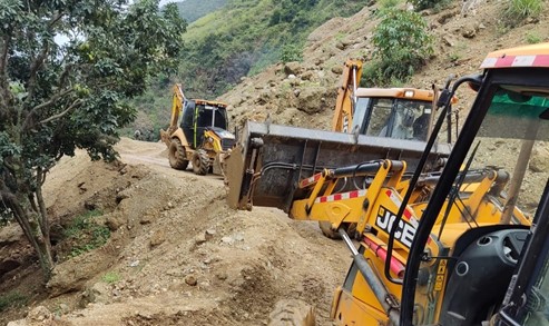 Alcaldía habilitó paso en La Esperanza tras derrumbe del 5 de febrero 
