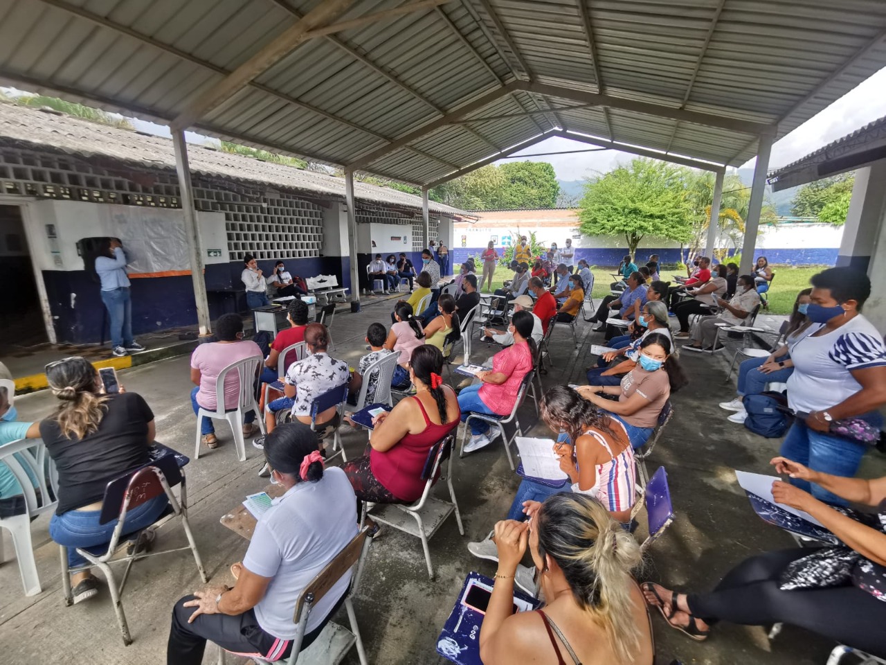 Comunidad de Barrancas aplaude la socialización de la pavimentación de su vía principal