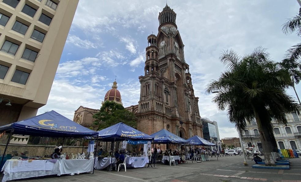 Alcaldía de Palmira celebró el Día del Artesano con una gran feria artesanal en el Parque Bolívar