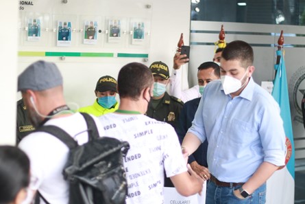 La Alcaldía de Palmira y la Policía Nacional realizaron la entrega de automotores y equipos celulares recuperados