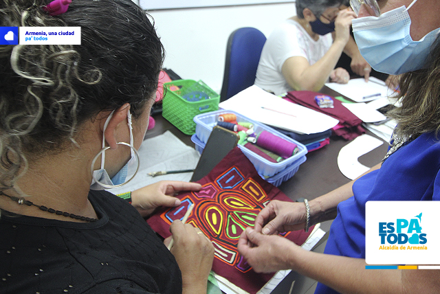 Mujeres del Centro de Reclusión Villa Cristina reciben formación en producción artesanal
