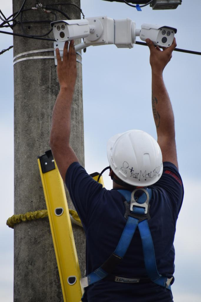Alcaldía inició instalación de más de 800 cámaras de vigilancia en cuatro comunas de Armenia; inversión superior a los $700 millones en 80 barrios