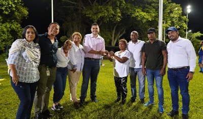 Comunidad de El Bolo La Italia estrena la iluminación de su polideportivo