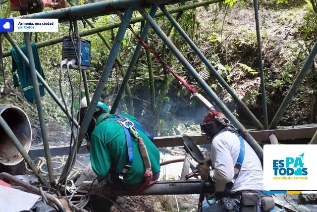 Más de 50 operarios de EPA trabajan en arreglo del viaducto de la comuna 2; se han entregado 300 mil litros de agua y hoy llegarán 700 mil más en 15 carro tanques