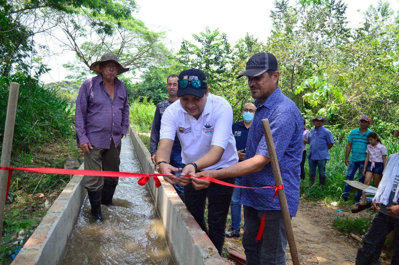 ALCALDÍA DE CÚCUTA INAUGURA CANAL DE RIEGO QUE BENEFICIARÁ A FAMILIAS PRODUCTORAS DE ARROZ EN BUENA ESPERANZA »