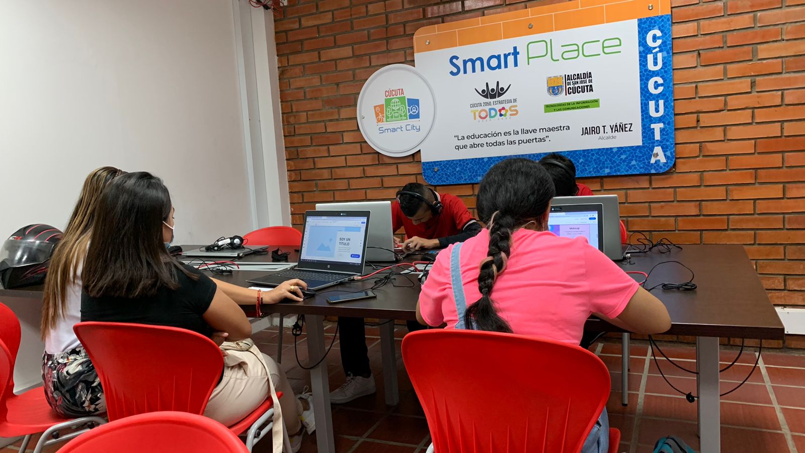 ALCALDÍA DE CÚCUTA PROMUEVE LA DIGITALIZACIÓN DE EMPRENDIMIENTOS »