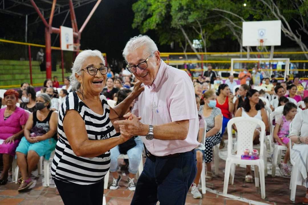 ALCALDÍA DE CÚCUTA RINDIÓ HOMENAJE A LAS MADRES EN LA SEGUNDA EDICIÓN DE ‘TALENTO AL BARRIO’ »
