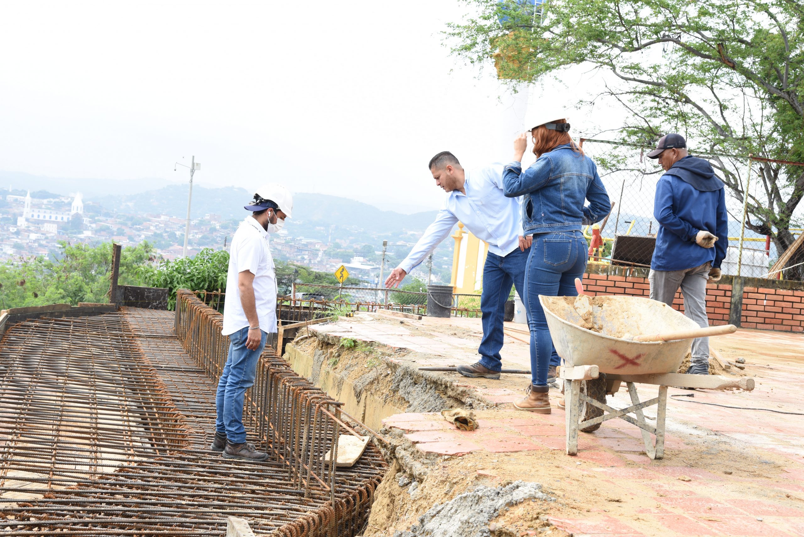 CON UN AVANCE DEL 60% EN LAS OBRAS, LA ALCALDÍA CONTINÚA MITIGANDO LOS RIESGOS EN SAN MIGUEL Y 28 DE FEBRERO »