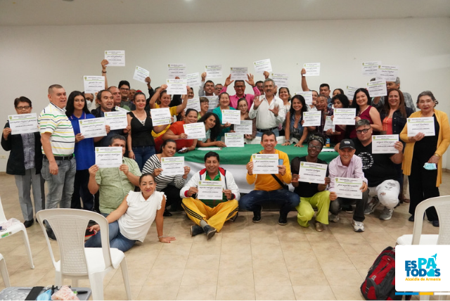 50 líderes comunales se graduaron en legislación comunal en la comuna 3