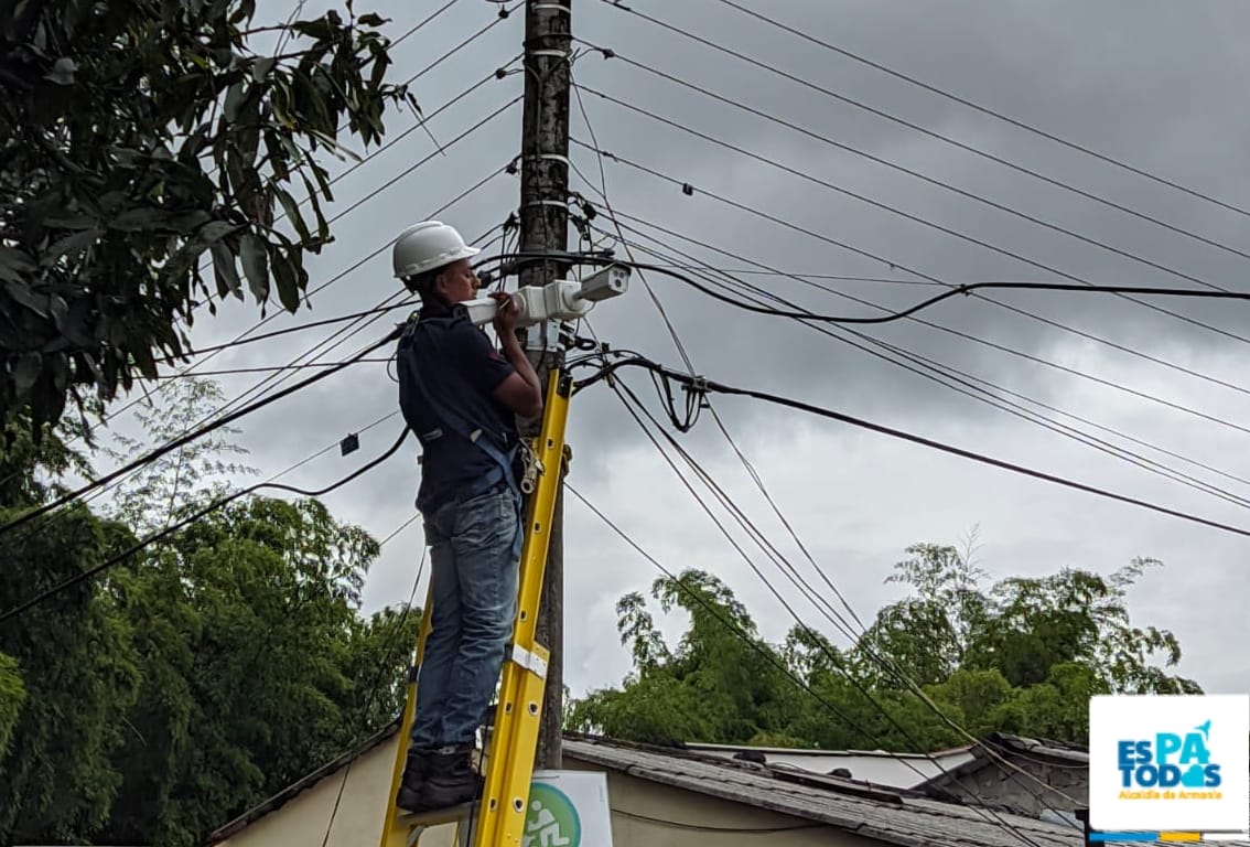 En 90 % avanza proceso de instalación de cámaras comunales de vigilancia en cuatro comunas de Armenia