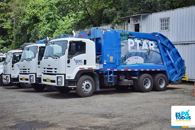 ¡Alcalde, comprometido con una ciudad limpia! Con 11 vehículos nuevos quedó renovada la flota de carros recolectores de EPA