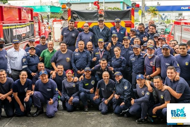 ¡Gracias por ofrecer sus vidas para salvar las nuestras! Alcalde entregó dotación de más $244 millones a Cuerpo Oficial de Bomberos
