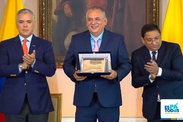 Alcalde José M. Ríos recibió mención de honor del presidente Iván Duque por su trabajo innovador con los habitantes de calle