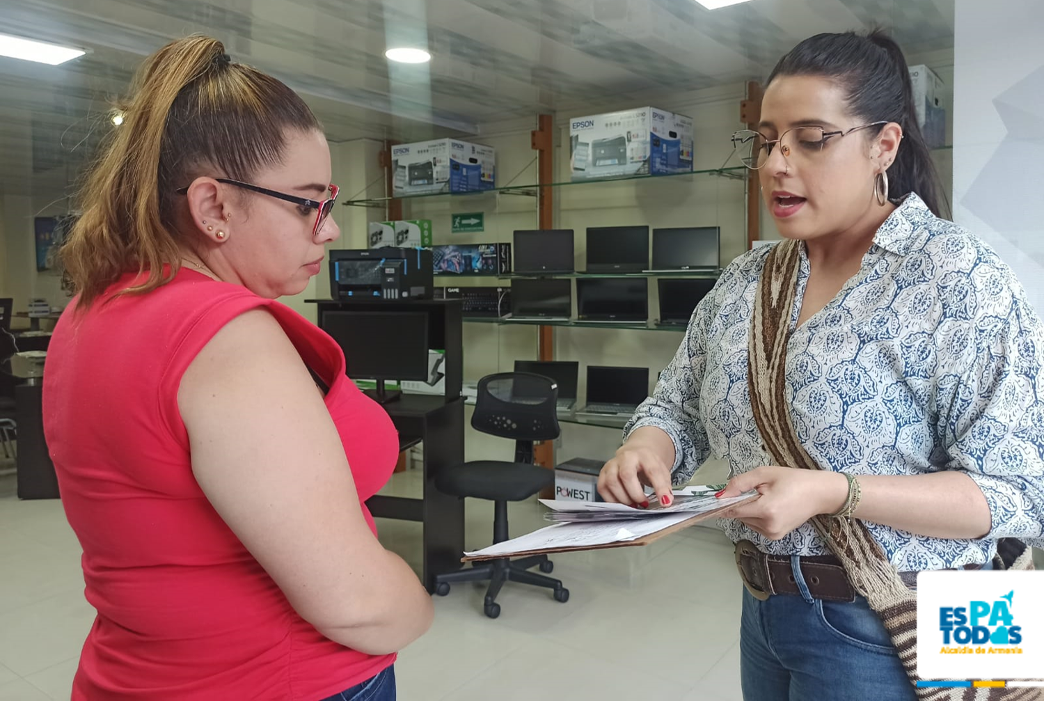 Comerciantes de las carreras 14 y 15 fueron sensibilizados sobre la separación correcta de residuos sólidos