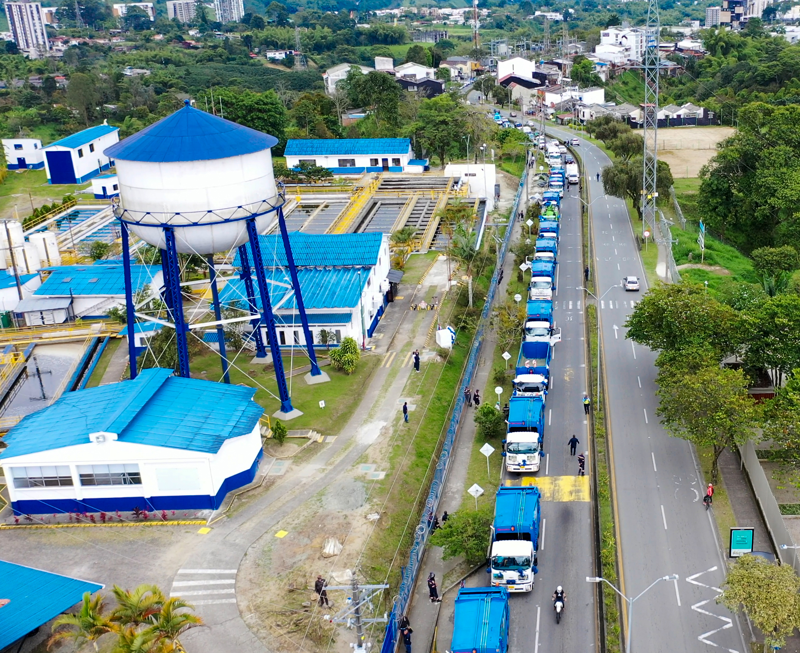 Cuyabros conocieron nueva flota de EPA tras caravana por la ciudad presidida por el Alcalde José M. Ríos y el gerente