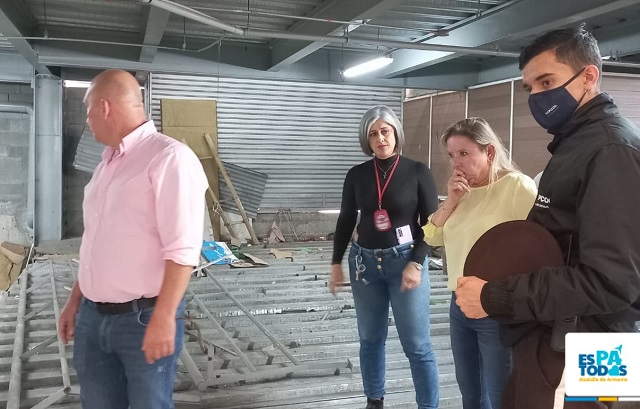 Gerente de Edua escuchó requerimientos de comerciantes en visita al Centro Comercial del Café