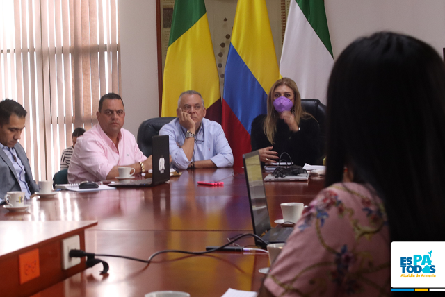 ¡Aportamos soluciones! En mesa de diálogo con volqueteros, Alcaldía propuso a la CRQ dos predios para establecer escombrera