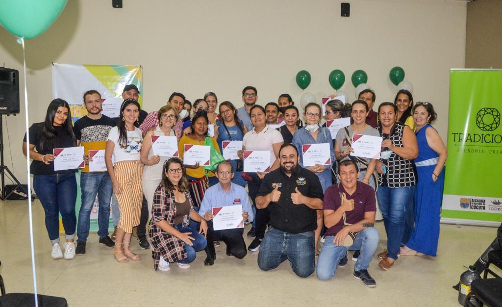 POR PRIMERA VEZ, ARTESANOS DEL MUNICIPIO RECIBEN CAPITAL SEMILLA POR PARTE DE LA ALCALDÍA DE CÚCUTA »