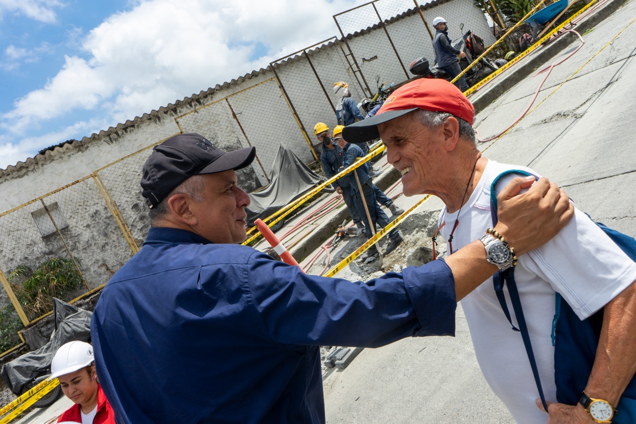 ¡Vamos con toda! Se inició mejoramiento de la malla vial en 38 sectores de Armenia; algunos no eran intervenidos desde hace 23 años
