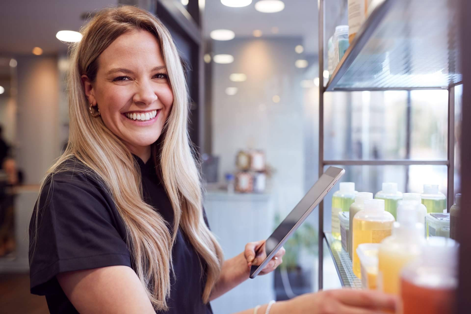 UEBEA ofrece servicios de marketing y estrategia digital para peluquerías y centros estéticos