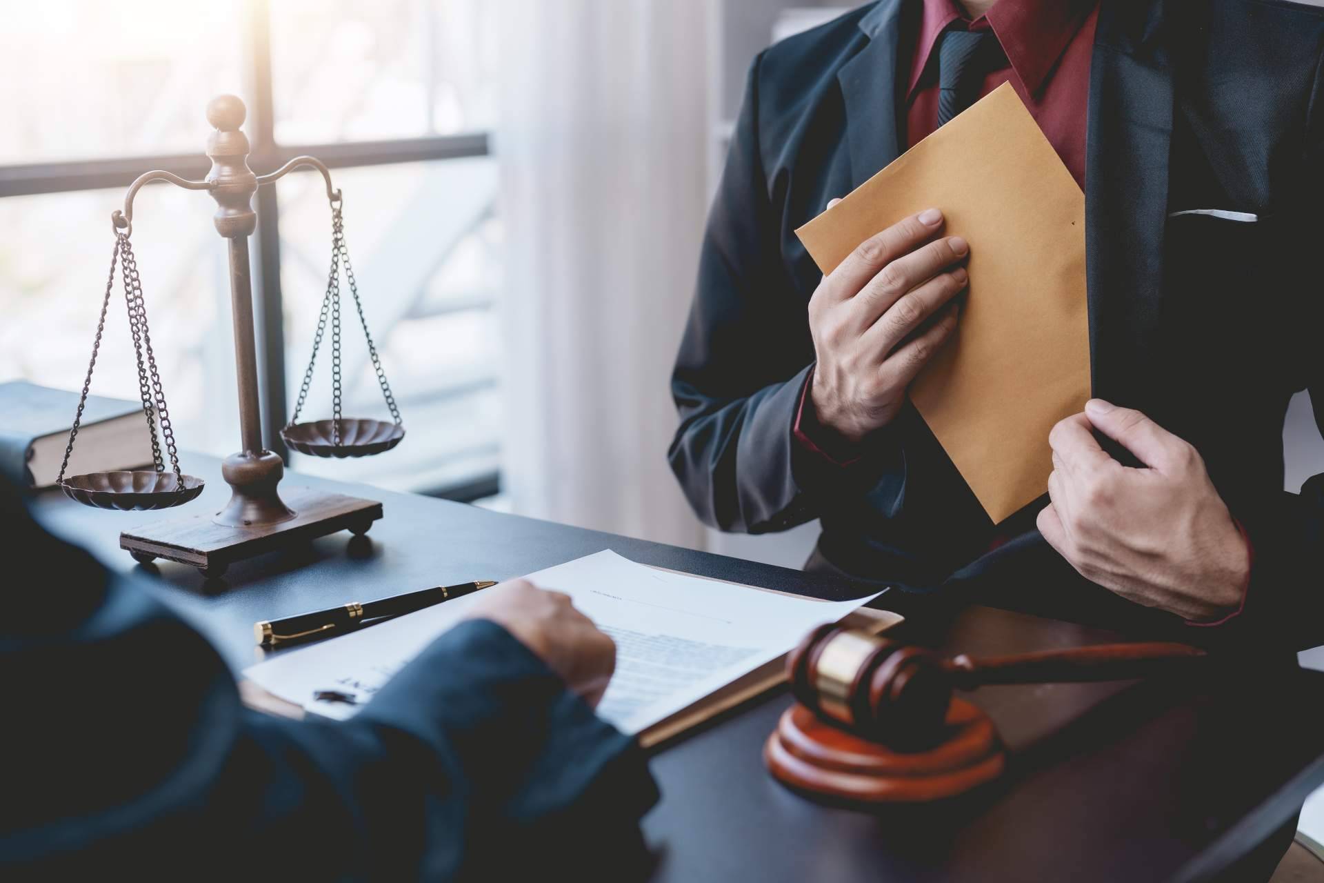 El rol del abogado corporativo en la protección de activos financieros