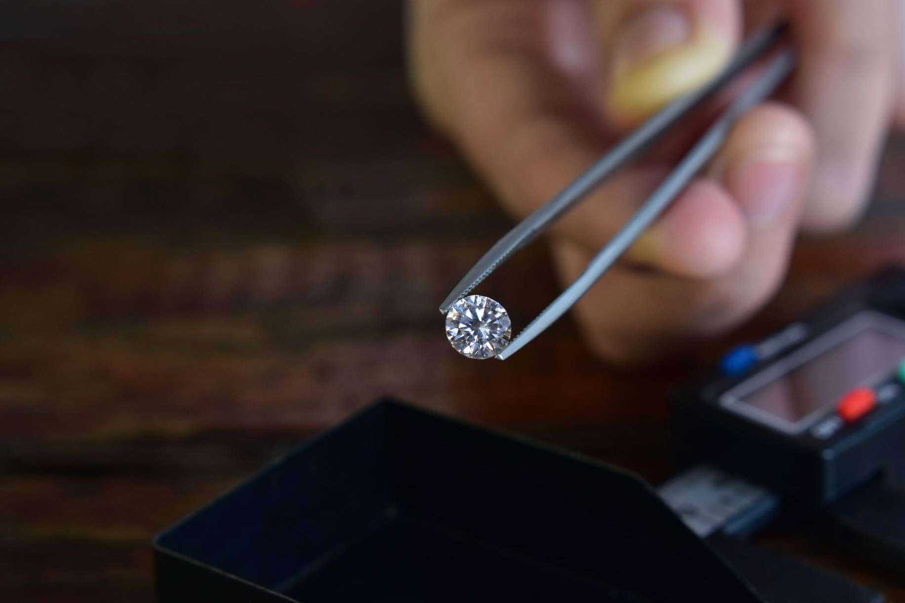 ¿Son los diamantes cultivados en laboratorio una buena elección para un anillo de compromiso?